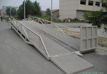 金力机械(图)、移动式登车桥报价、淄博移动式登车桥