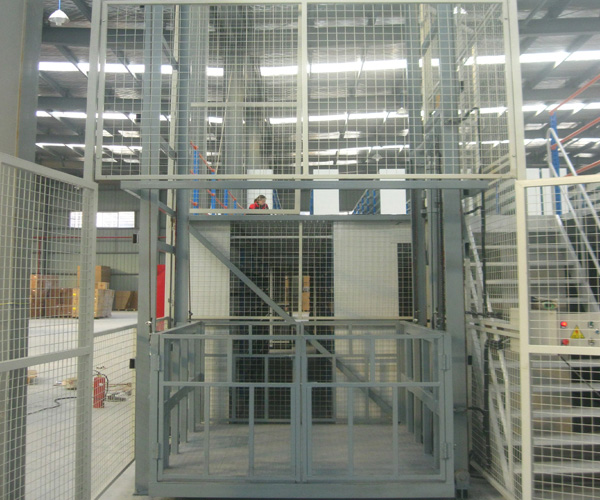 导轨式升降货梯、金力品质保证(优质商家)、烟台导轨式升降货梯