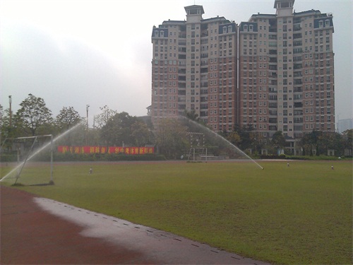 惠州足球场、广州宝润(在线咨询)、足球场自动喷淋设计