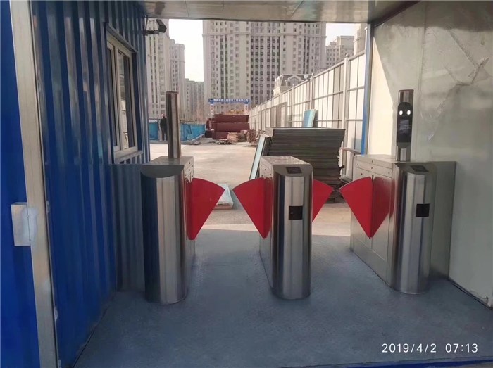 淄博广告门安装-冠宇现代(在线咨询)-停车场广告门安装