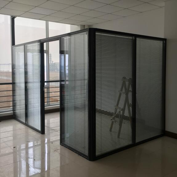 安新玻璃隔断-办公室隔断玻璃-智旺卷帘门厂