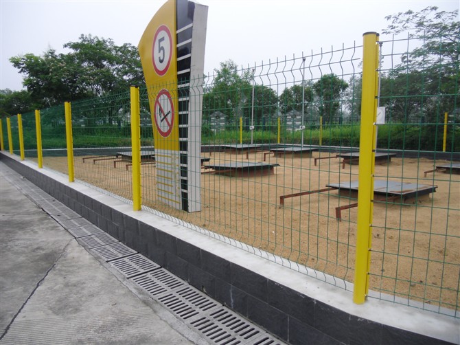 武汉厂区护栏|龙泰百川栅栏(在线咨询)|厂区护栏2.5米定制