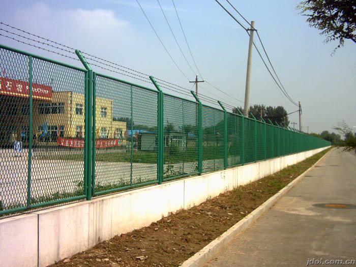 龙泰百川栅栏(图)|厂区护栏网现货|武汉厂区护栏网