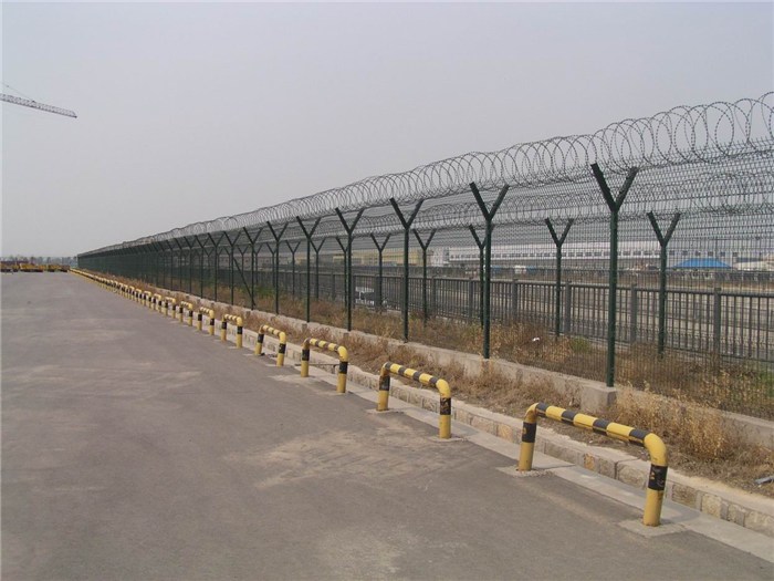 龙泰百川栅栏(图)|厂区护栏网|武汉厂区护栏网