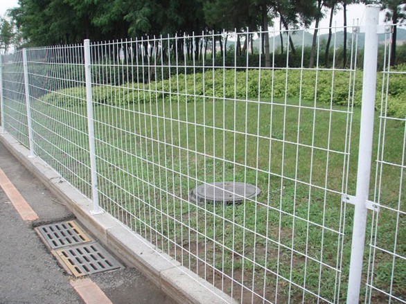 公路护栏网-高速公路护栏网厂家-湖北龙泰百川栅栏工程