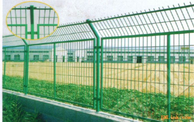 龙泰百川栅栏(图)-铁丝网价格度多少-武汉铁丝网