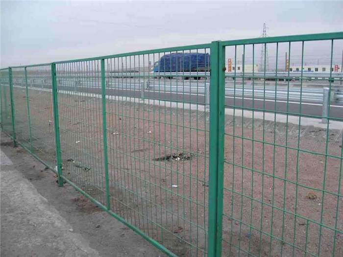 武汉边框护栏网、龙泰百川栅栏(在线咨询)、水利工程边框护栏网
