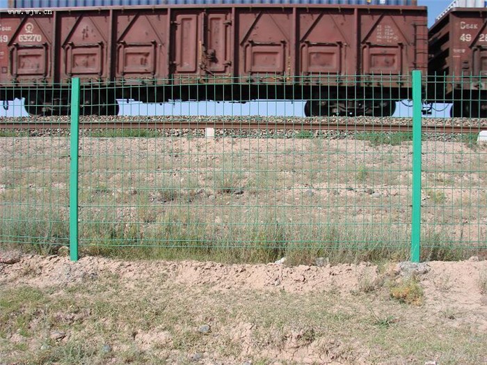 龙泰百川栅栏(图)-铁路护栏2.5米高度-武汉铁路护栏