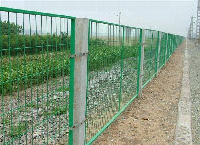 武汉铁路护栏-铁路护栏生产厂家-龙泰百川栅栏