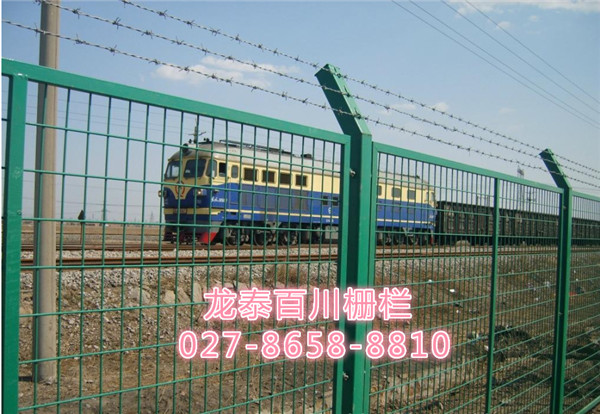武汉铁路护栏网|龙泰百川栅栏|铁路护栏网材质