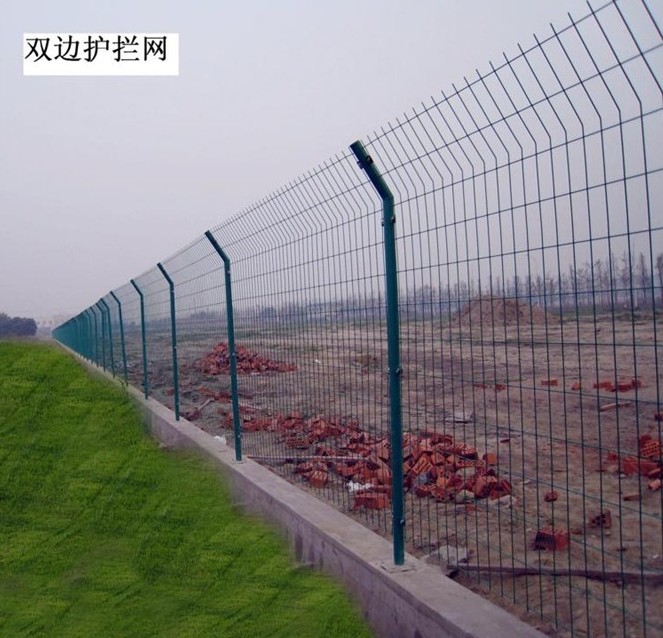 龙泰百川栅栏_铁路护栏网材质_武汉铁路护栏网