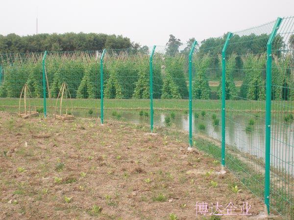 武汉双边护栏-龙泰百川栅栏-双边护栏质量与钢丝粗度有关