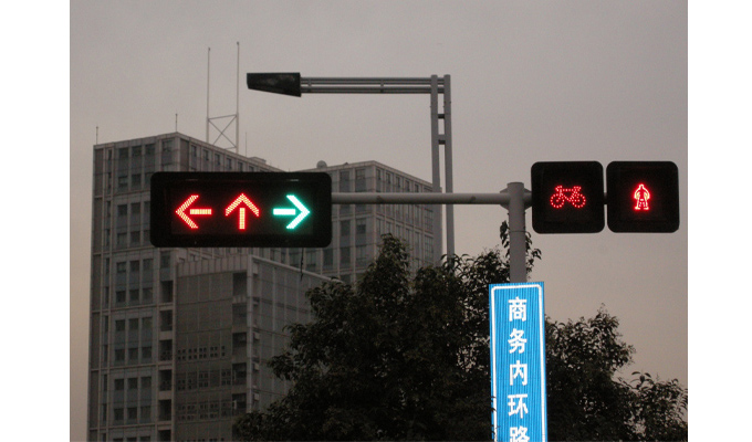  福亦禄交通标识标牌(图)-移动式红绿灯-鹤壁红绿灯