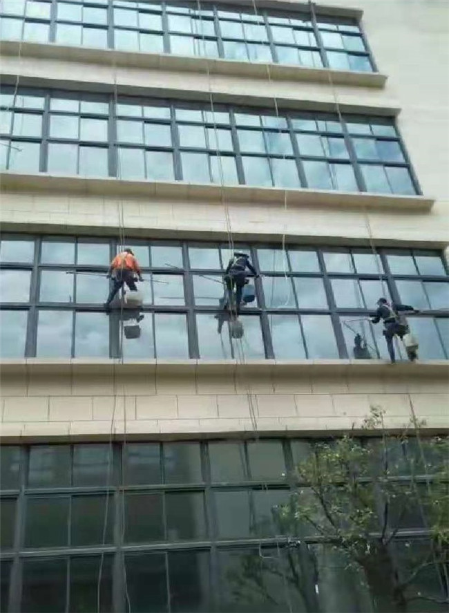 南岸茶园蜘蛛侠高空安装 空鼓砖排险 外墙玻璃清洗