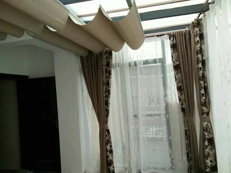 一线商贸天棚帘安装-电动遮阳天棚帘多少钱一米