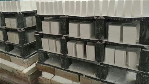 山南地區氧化鋁襯板-工業氧化鋁襯板- 坤寧橡塑定制加工