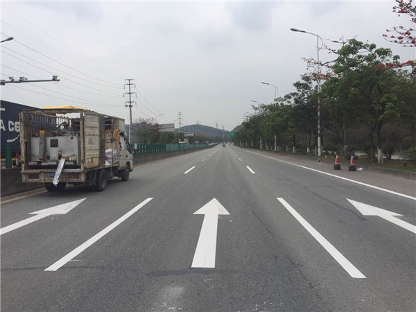 道路划线工程施工队-全程交通设施-深圳道路划线工程施工队