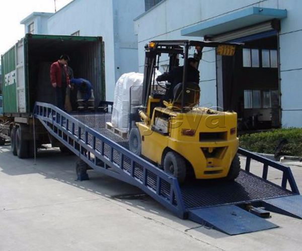 和田移动装卸桥厂家-金力机械品质保证-2吨移动装卸桥厂家