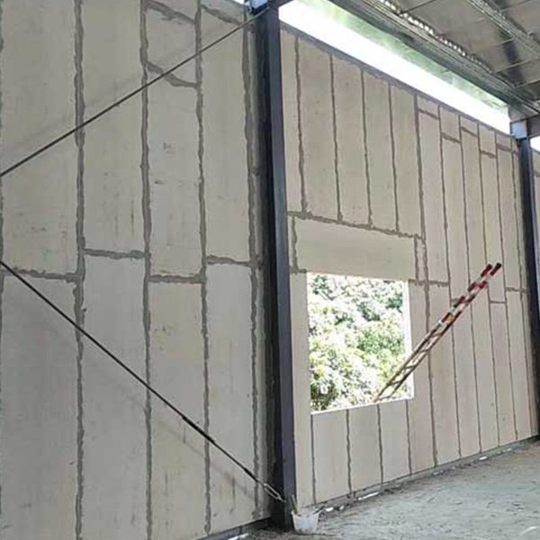 新型硅酸钙板聚苯颗粒复合夹芯墙板安装-华跃建材施工安装