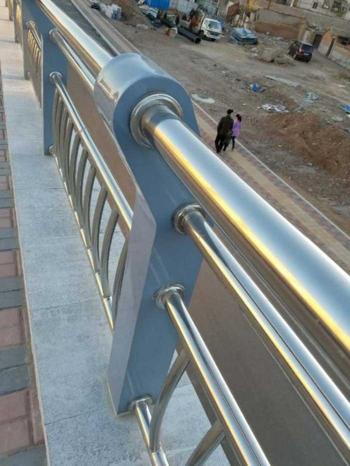 山东润达护栏制造公司-不锈钢复合管护栏