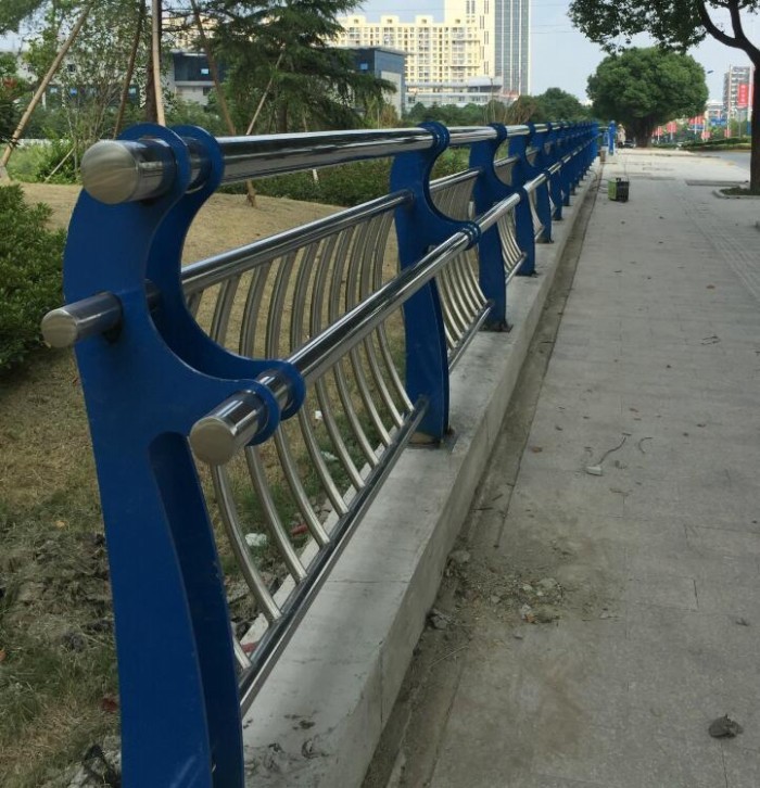 润达桥梁护栏厂(多图)-扬州桥梁喷塑护栏