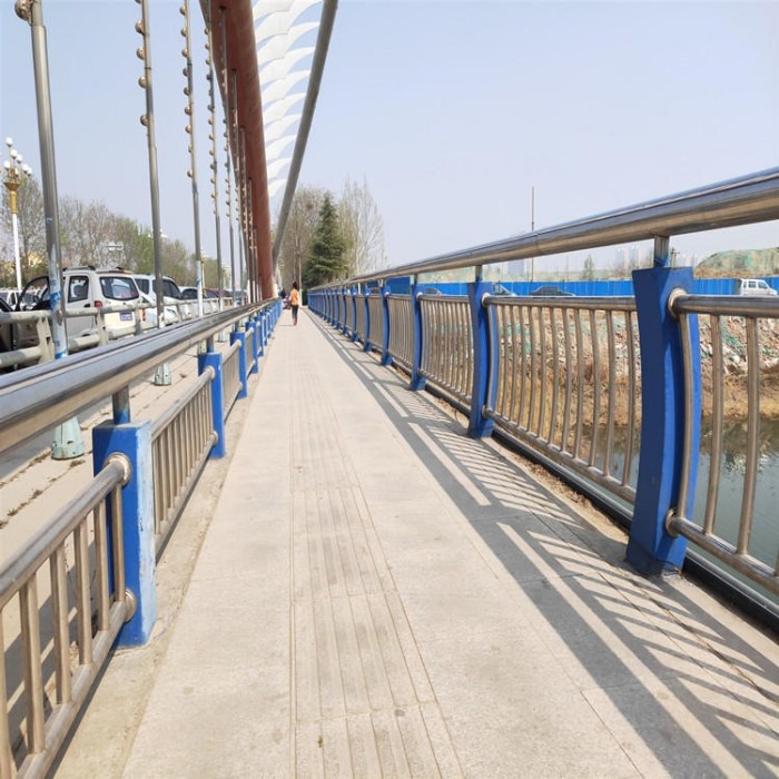 哈密地区桥梁栏杆厂家-聊城润达护栏生产厂