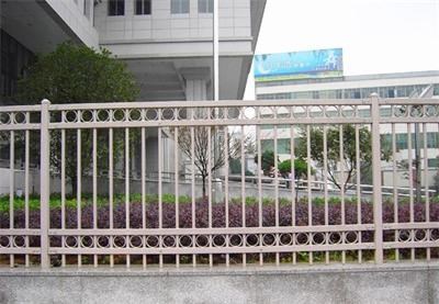 校园铁艺围栏多少钱-滨州铁艺围栏多少钱-泰安世通铁艺
