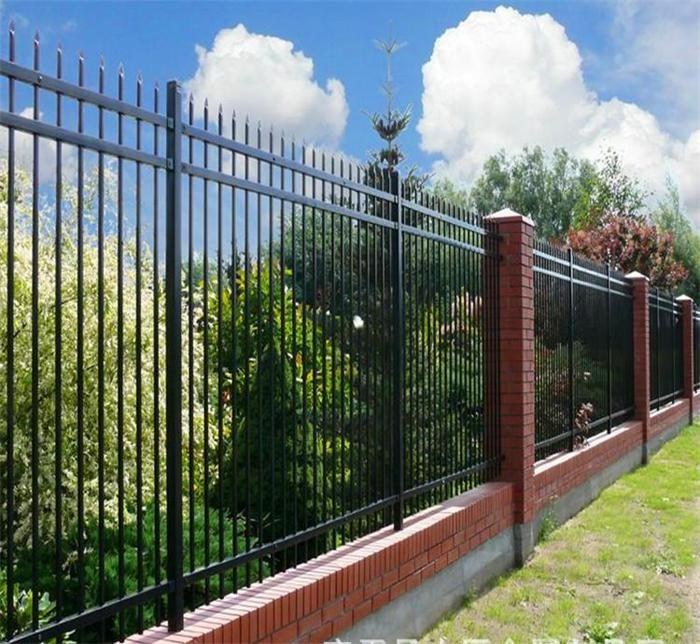 工程锌钢护栏-新泰锌钢护栏-世通铁艺