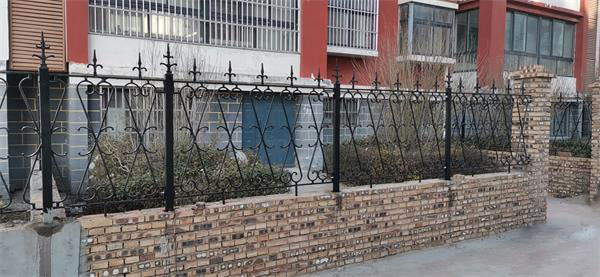 济南铁艺围栏-小型铁艺围栏零售价-泰安世通铁艺