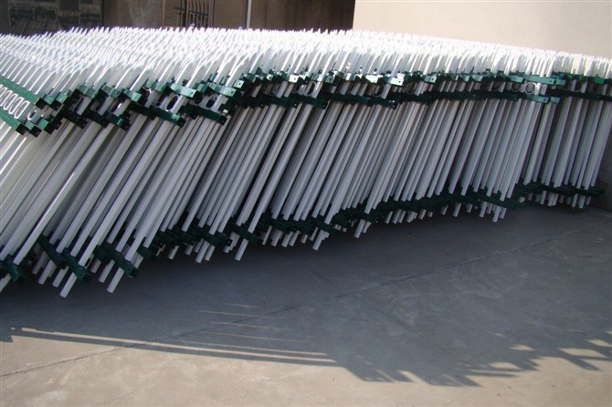 世通铁艺(图)|泰安锌钢护栏价钱|锌钢护栏