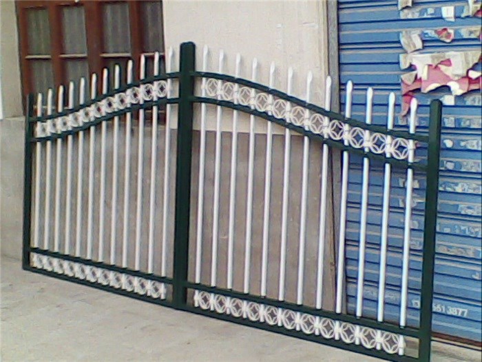 泰安锌钢护栏|泰安锌钢护栏订制|世通铁艺(多图)
