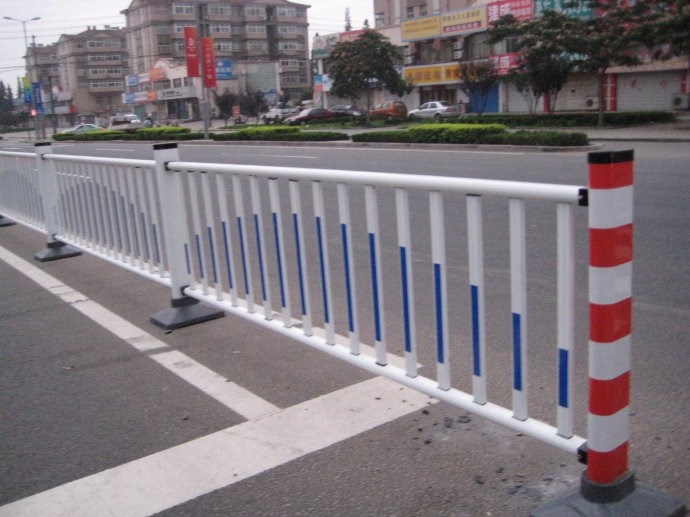 生产道路护栏|道路护栏|世通铁艺