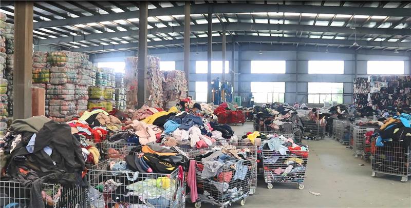 舊衣服回收-舊衣服回收廠-安徽大良環保公司