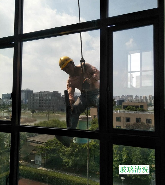 渝北区外墙玻璃清洗 蜘蛛侠高空安装 外墙粉刷