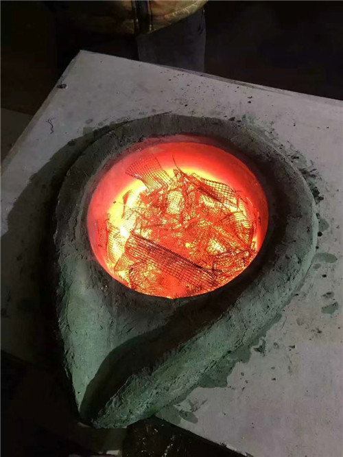 1吨熔炼炉图片