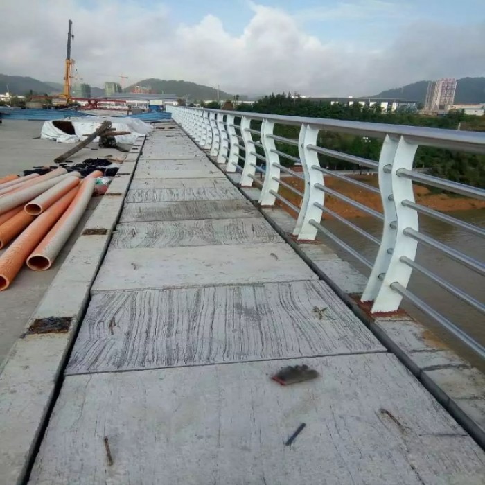 广东桥梁防撞护栏