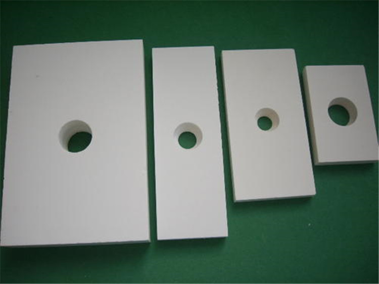 海南氧化鋁襯板-工業氧化鋁襯板-盛騰耐磨現貨充足(多圖)