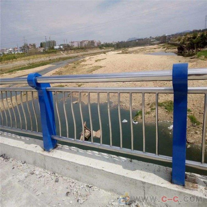 桥梁钢栏杆生产