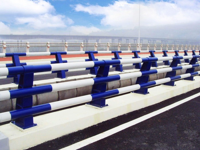 灯光防撞栏杆-润达防撞护栏生产公司