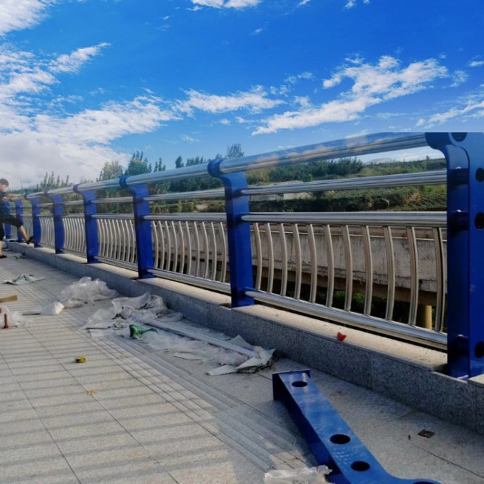 山东润达桥梁护栏(多图)-宜宾桥梁防撞栏杆