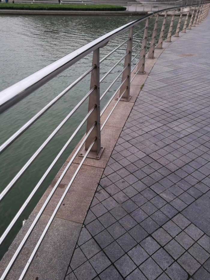 复合管桥梁护栏设计