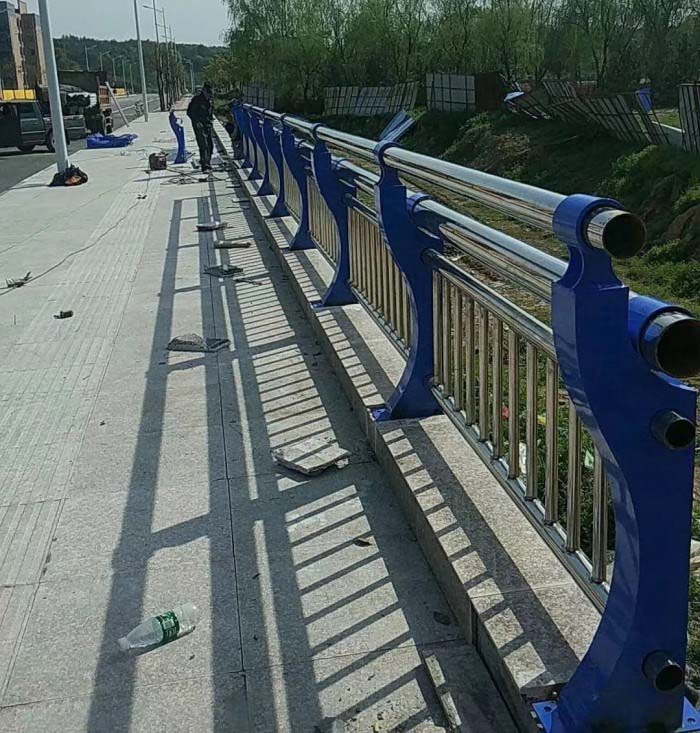 镀锌桥梁护栏联系方式