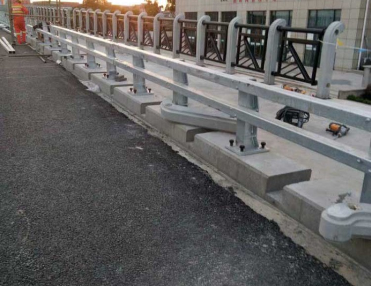 防撞桥梁护栏生产商_贵州防撞桥梁护栏定制加工